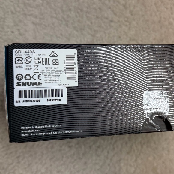 Shure Over-Ear Headphones - Black - Picture 3 of 3